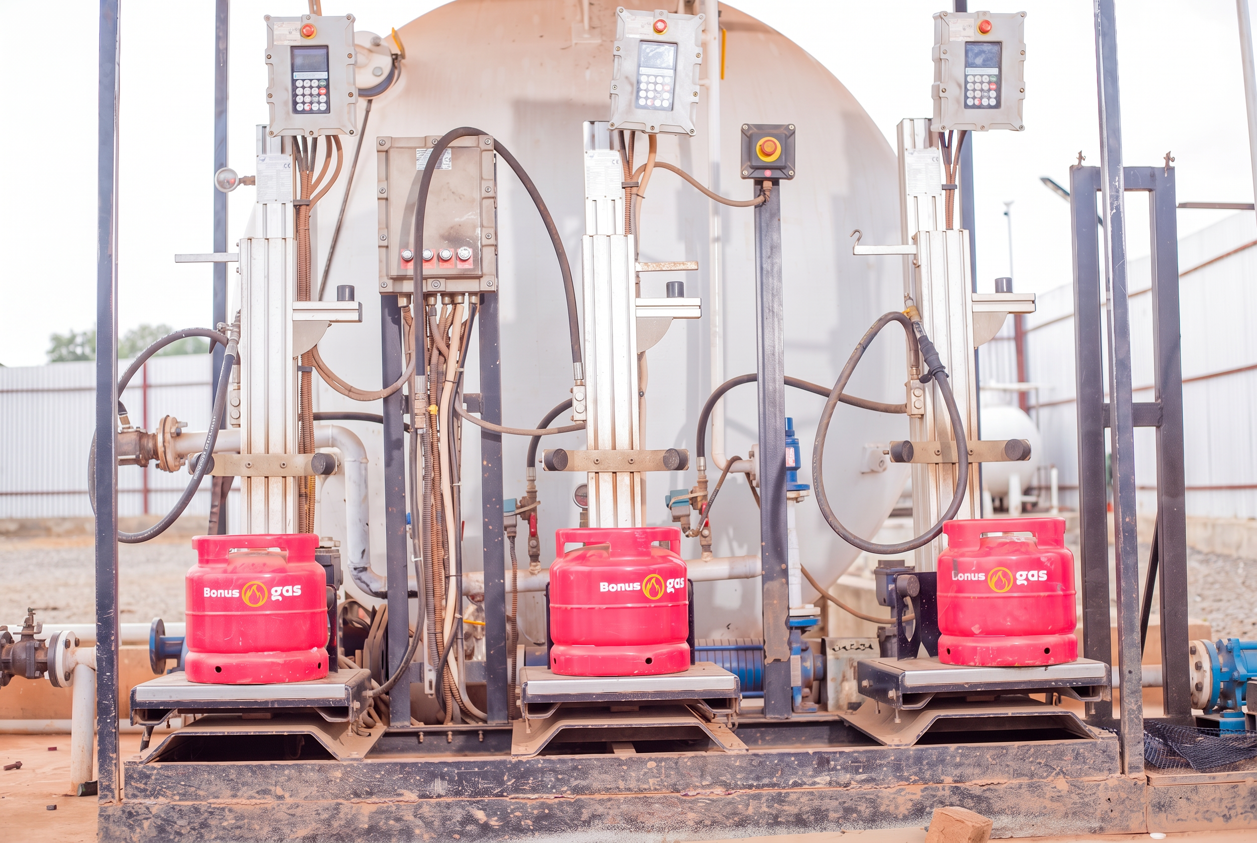 Bonus Gas cylinders on the automated filling line